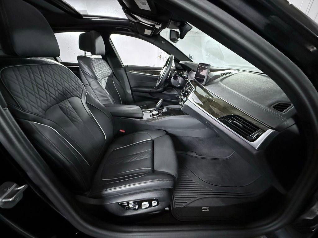 Used 2023 BMW M550i xDrive w/ Executive Package image 28