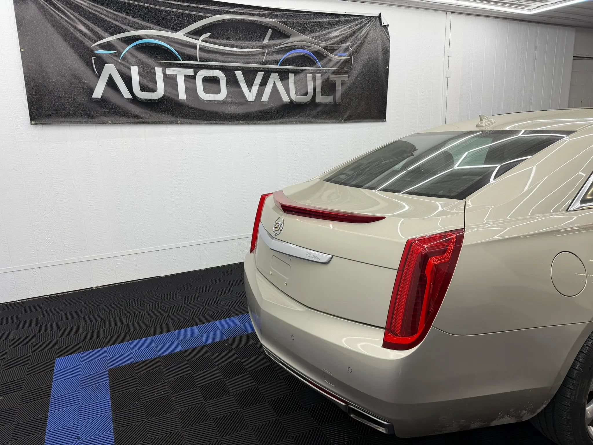 Used 2014 Cadillac XTS Luxury w/ Driver Awareness Package FWD image 3