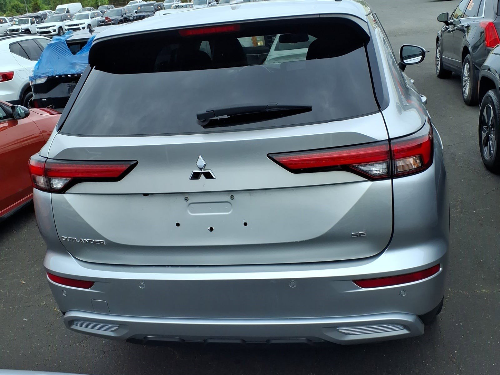 Used 2023 Mitsubishi Outlander SE Black Edition FWD image 7