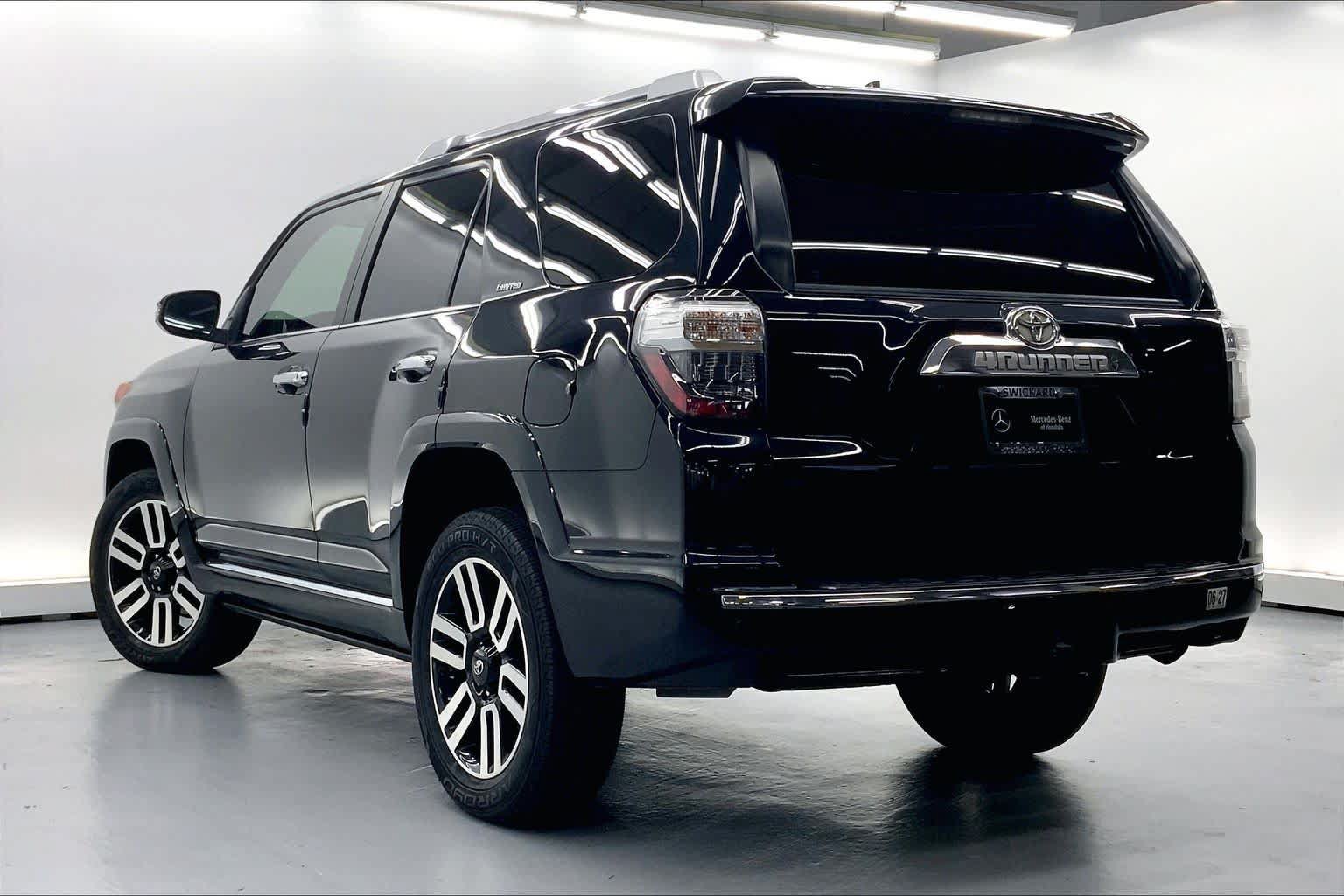 Used 2023 Toyota 4Runner Limited AWD/4WD image 2