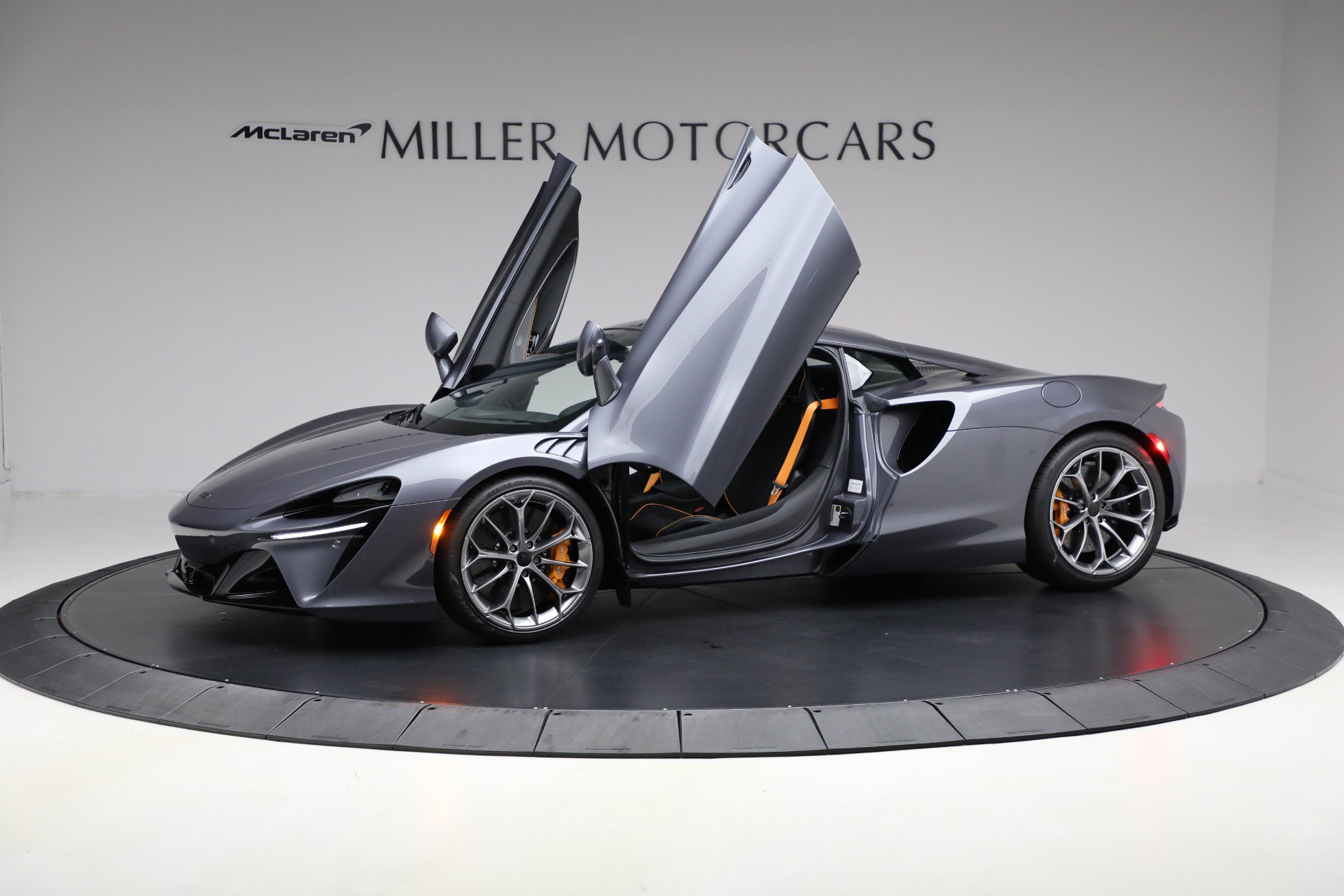 New 2025 McLaren Artura RWD image 15