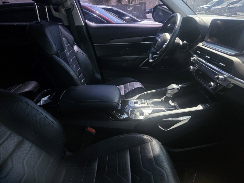 Certified 2022 Kia Telluride SX w/ SX Prestige Package AWD/4WD image 5