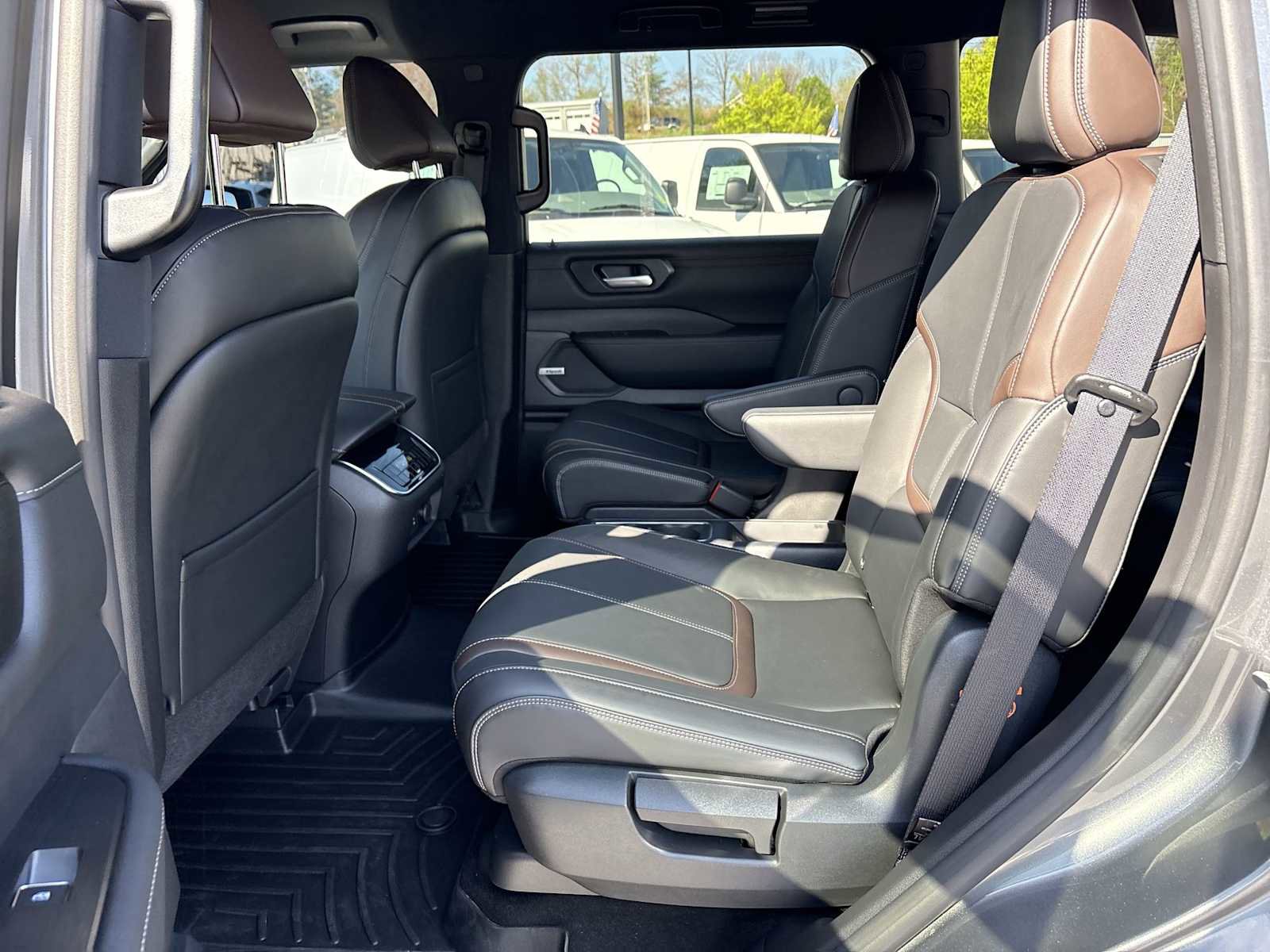 Used 2025 Nissan Armada SL w/ Captain's Chari Seat Package AWD/4WD image 25