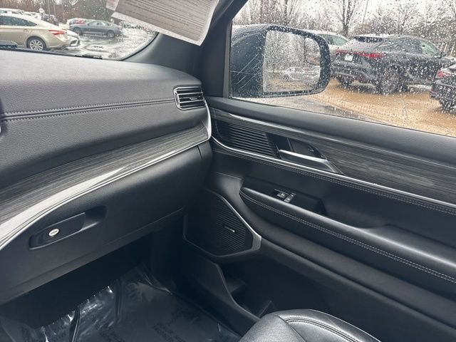 Used 2022 Jeep Wagoneer Series III AWD/4WD image 24