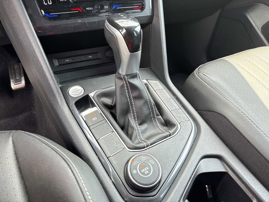 Used 2023 Volkswagen Tiguan SE R-Line image 32