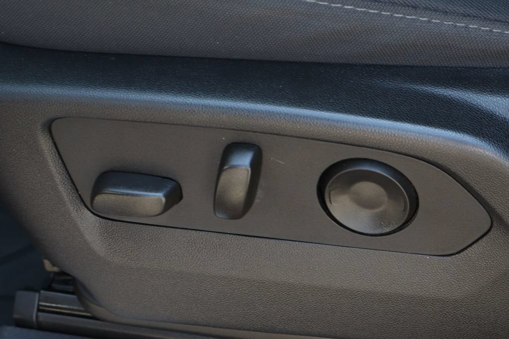 Used 2025 Chevrolet Silverado 1500 LT RWD image 17