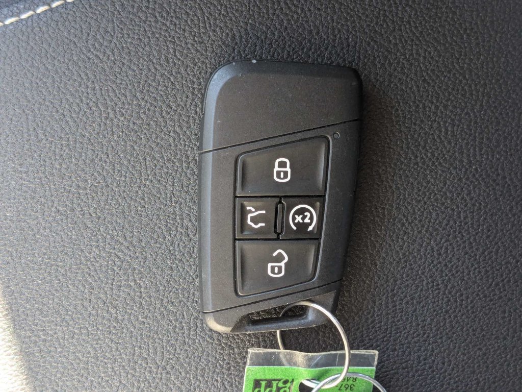 Used 2026 Volkswagen Taos SEL AWD/4WD image 38