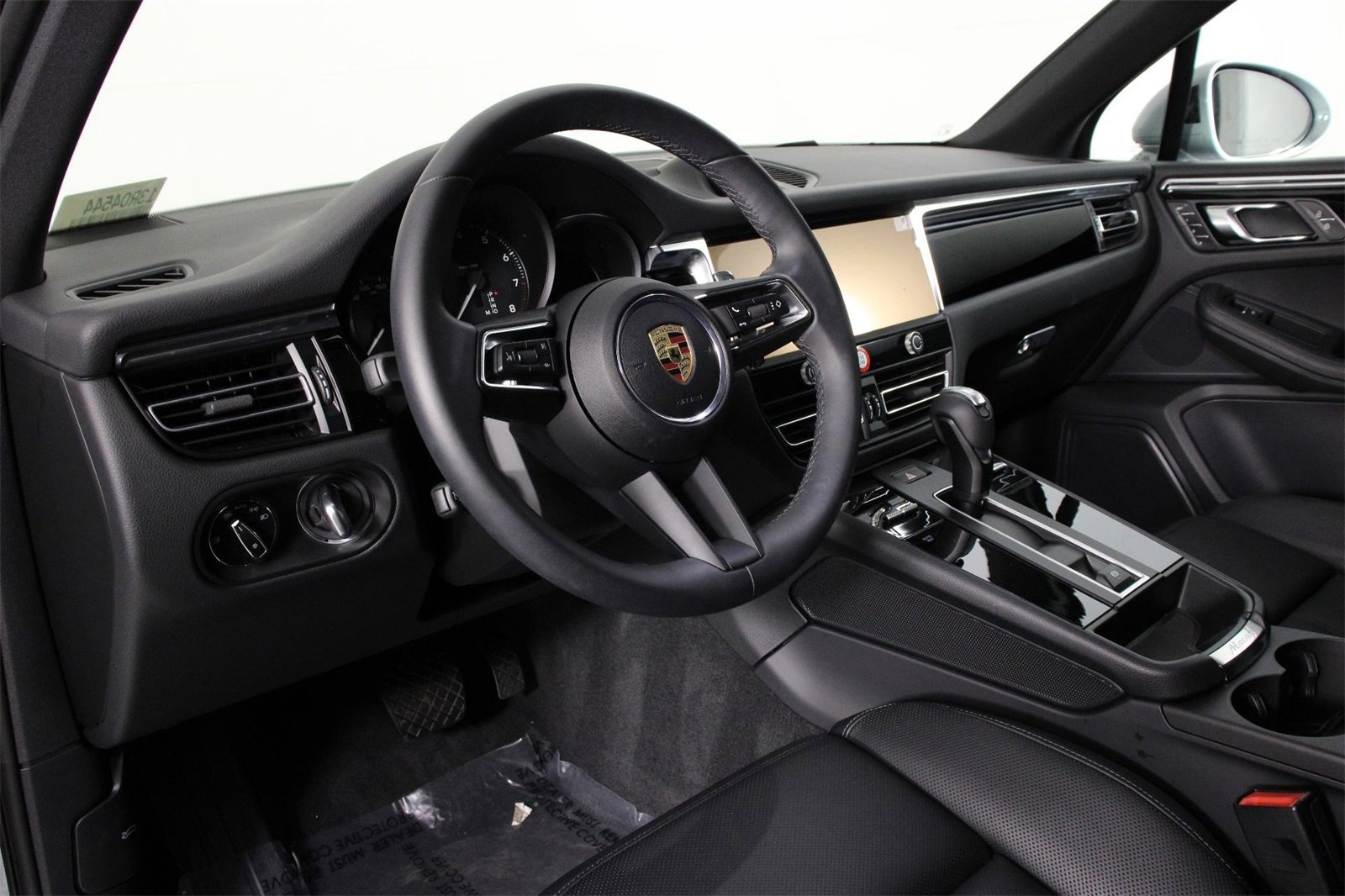 Used 2025 Porsche Macan image 4