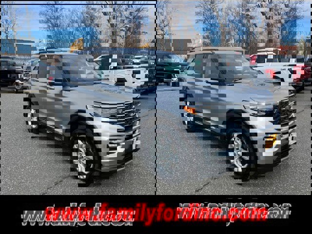 Certified 2022 Ford Explorer XLT w/ Equipment Group 202A image 1