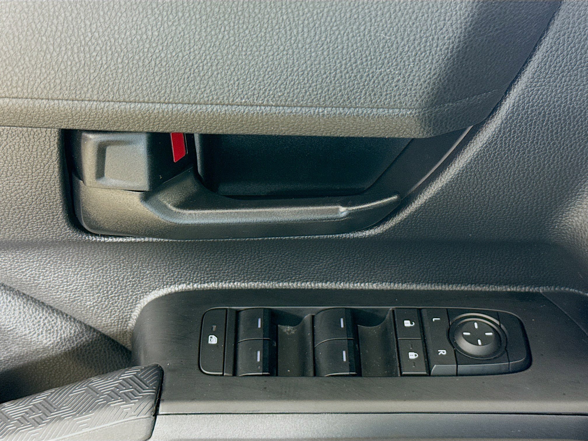 Used 2025 Toyota Tacoma SR image 21