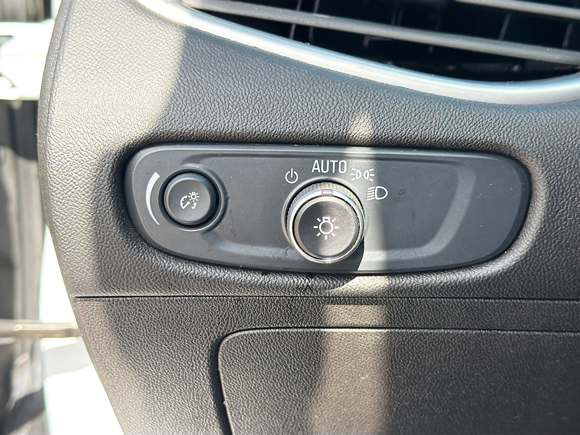 Used 2025 Chevrolet Malibu LT FWD image 33