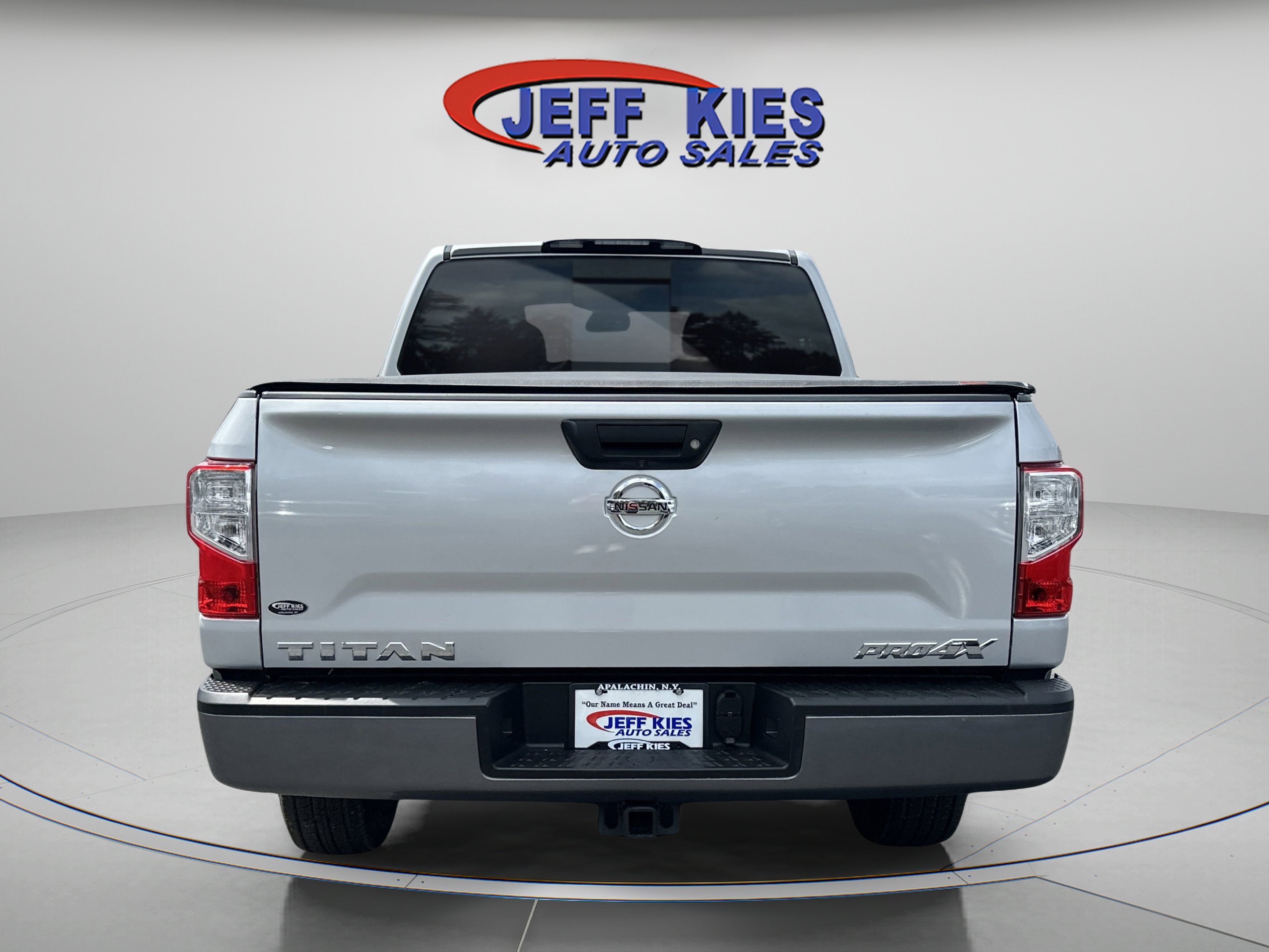 Used 2017 Nissan Titan PRO-4X image 11