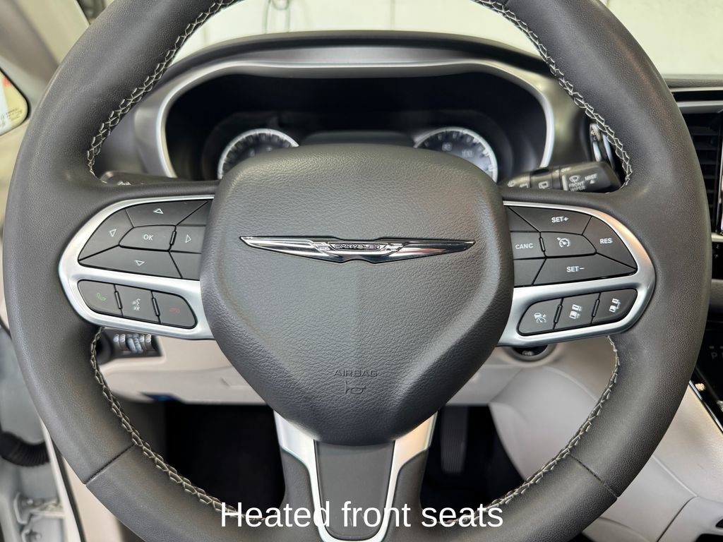 Used 2023 Chrysler Pacifica Touring-L FWD image 15