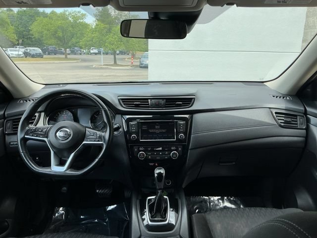 Used 2020 Nissan Rogue SV FWD image 2