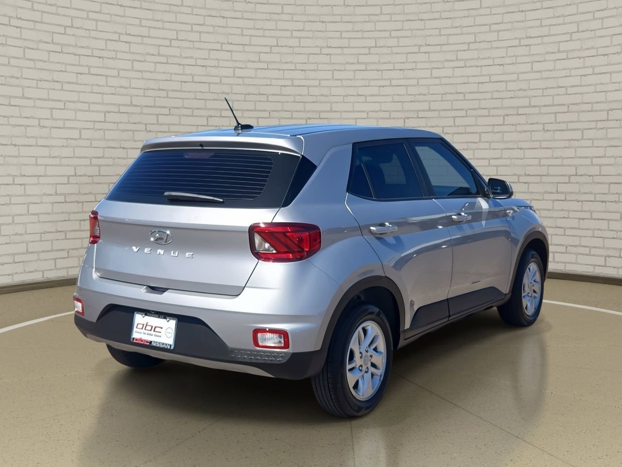 Used 2025 Hyundai Venue SE image 5