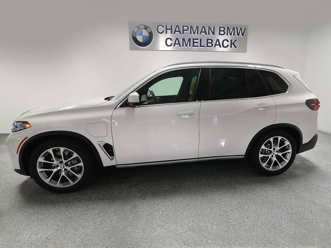 Used 2026 BMW X5 xDrive50e AWD/4WD image 3