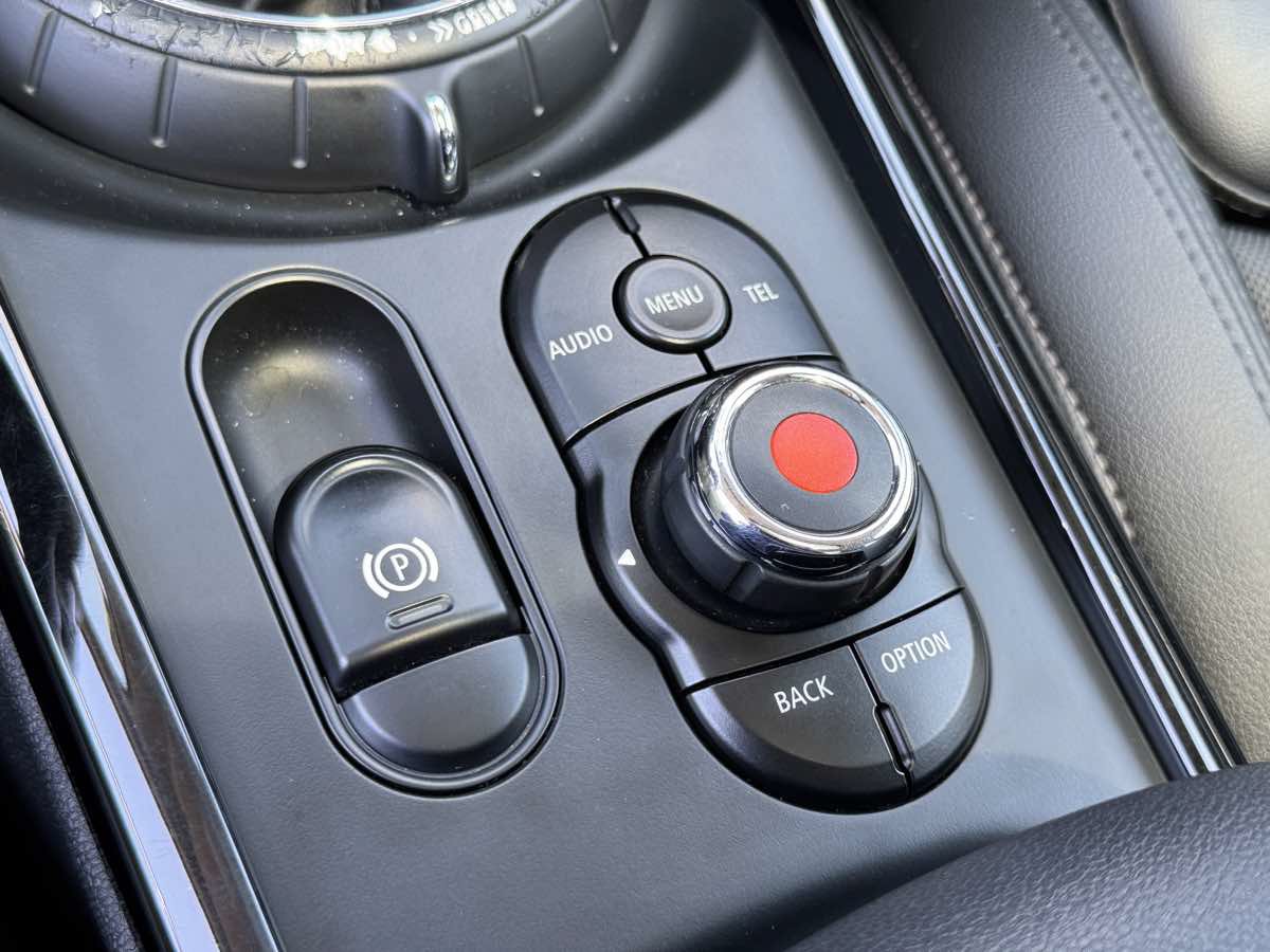 Used 2016 MINI Cooper Clubman FWD image 27