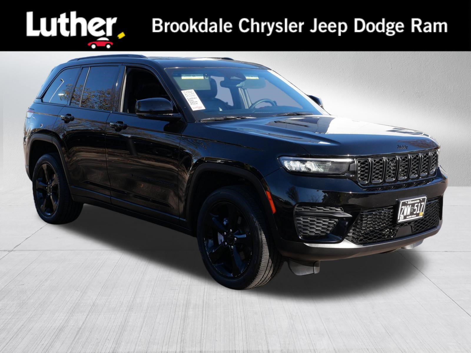 Used 2023 Jeep Grand Cherokee Altitude AWD/4WD image 1