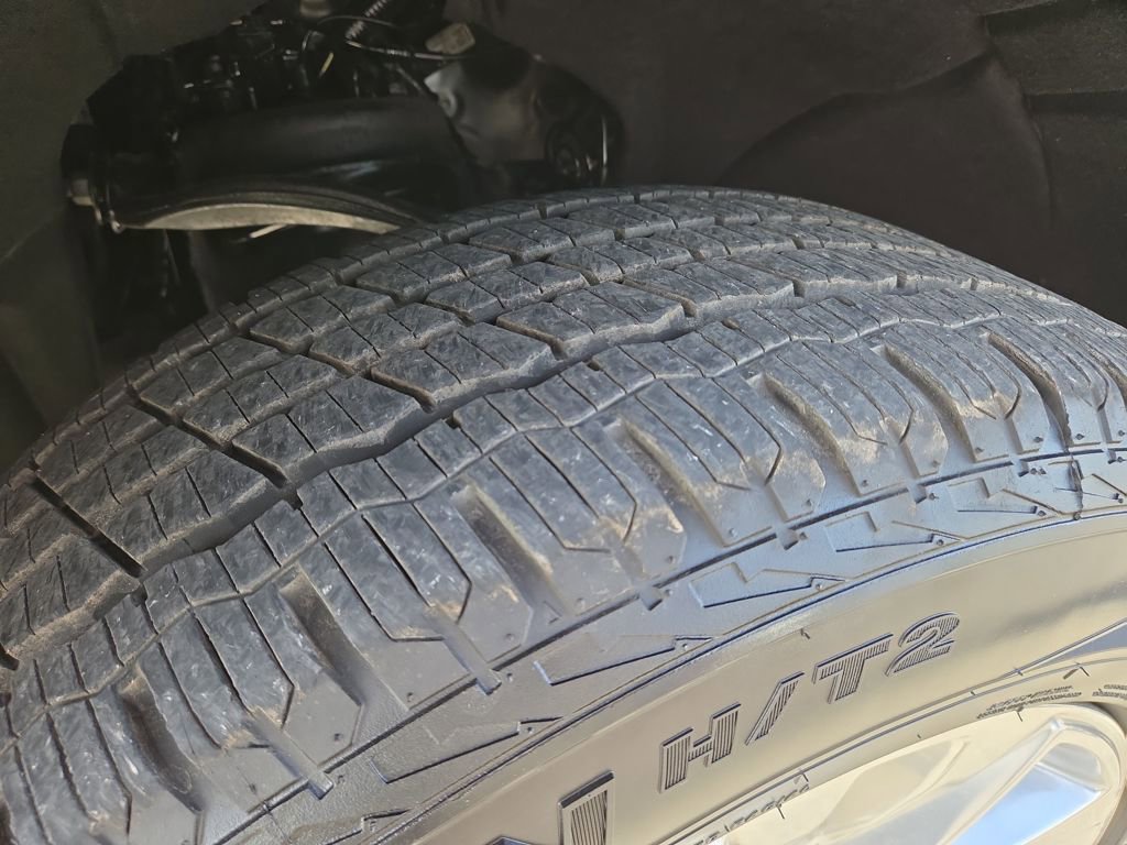 Used 2024 Chevrolet Suburban Premier image 11