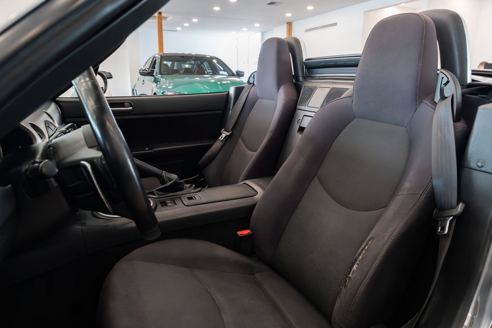 Used 2010 MAZDA MX-5 Miata Touring RWD image 17