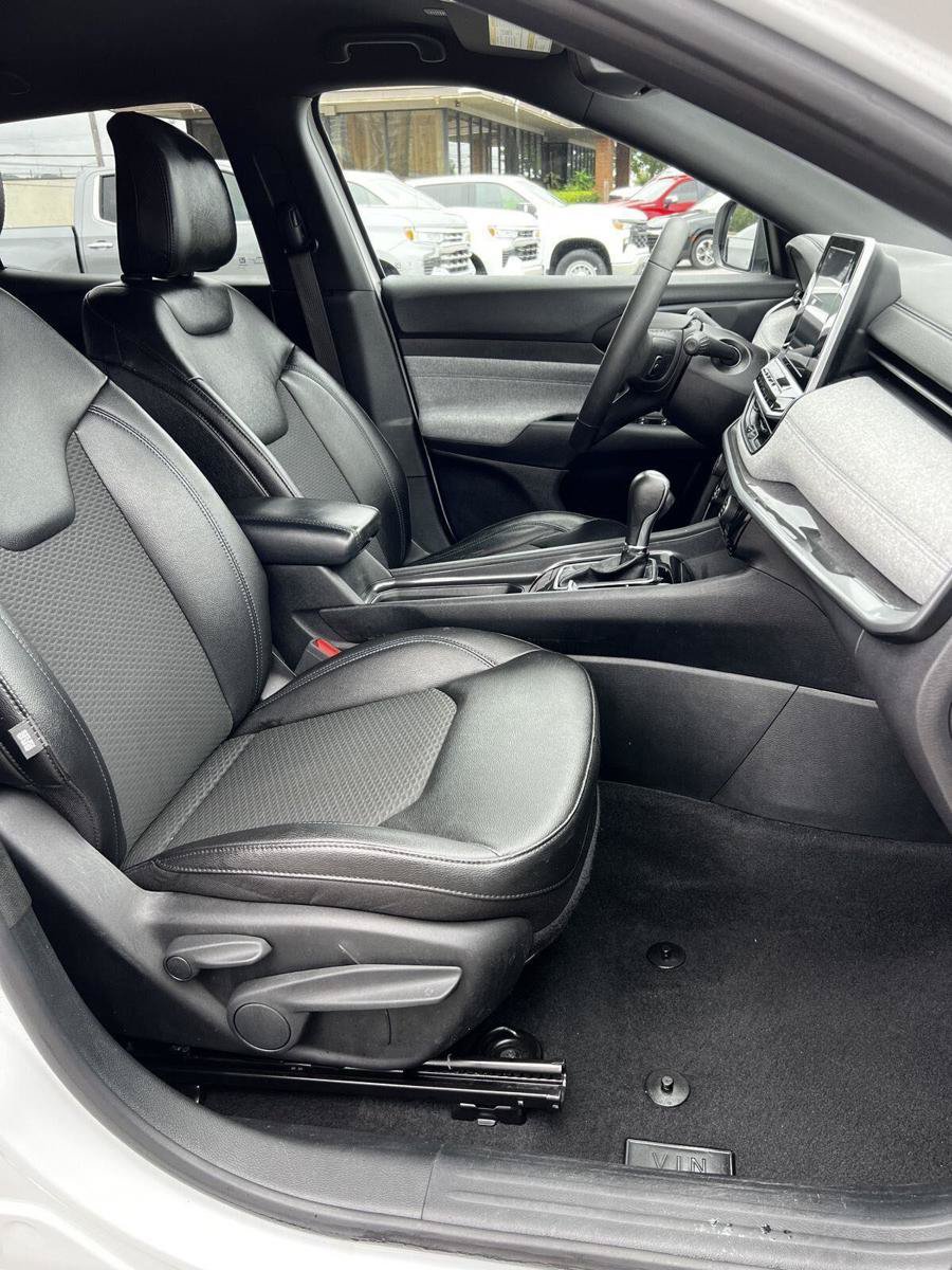 Used 2025 Jeep Compass Latitude AWD/4WD image 22