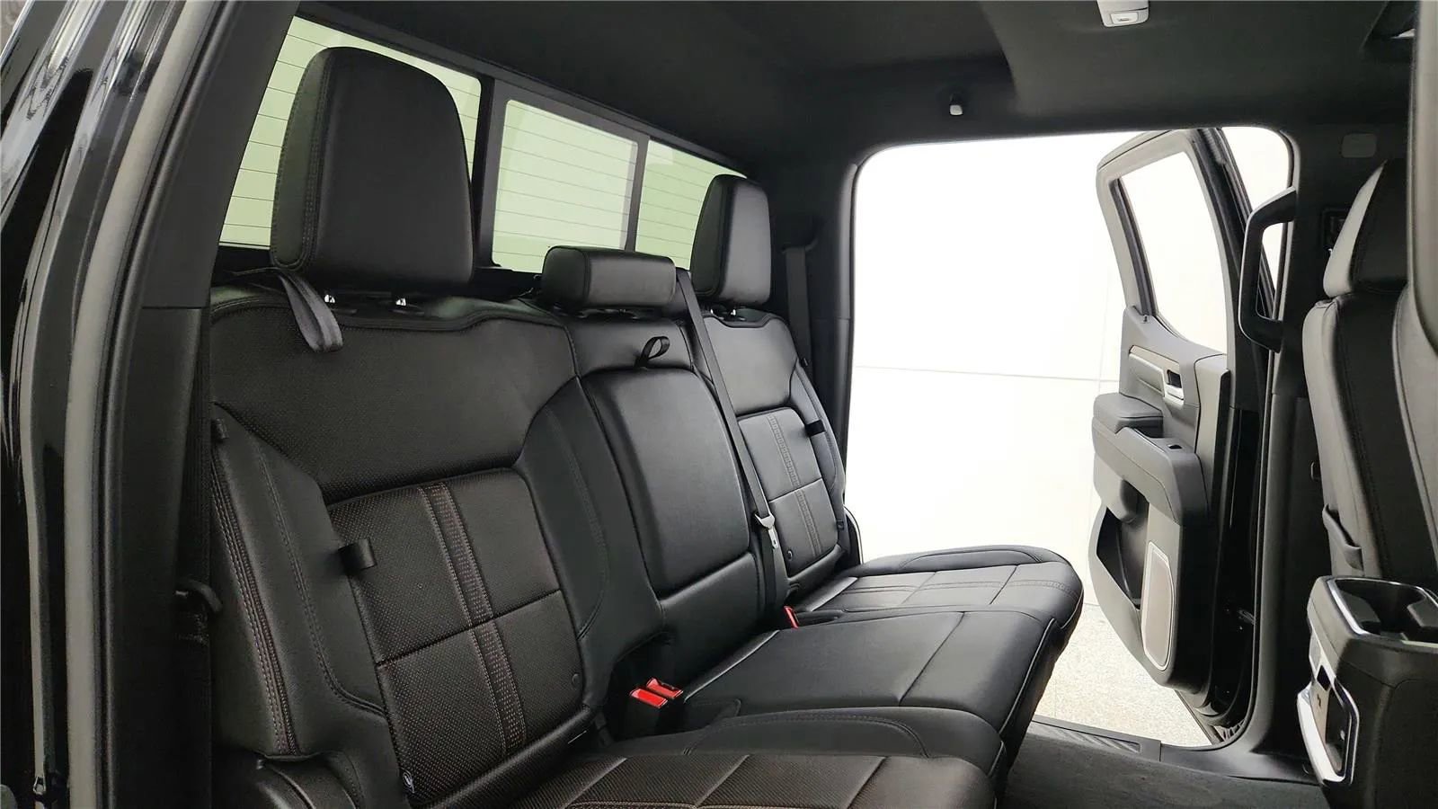 Used 2025 Chevrolet Silverado 1500 High Country w/ Midnight Edition image 41