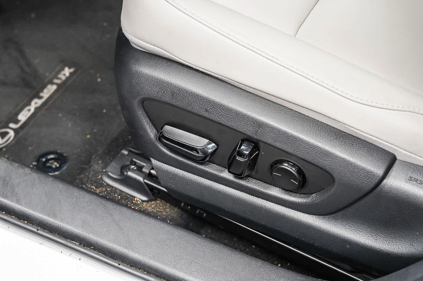 Used 2024 Lexus UX 250h FWD image 23