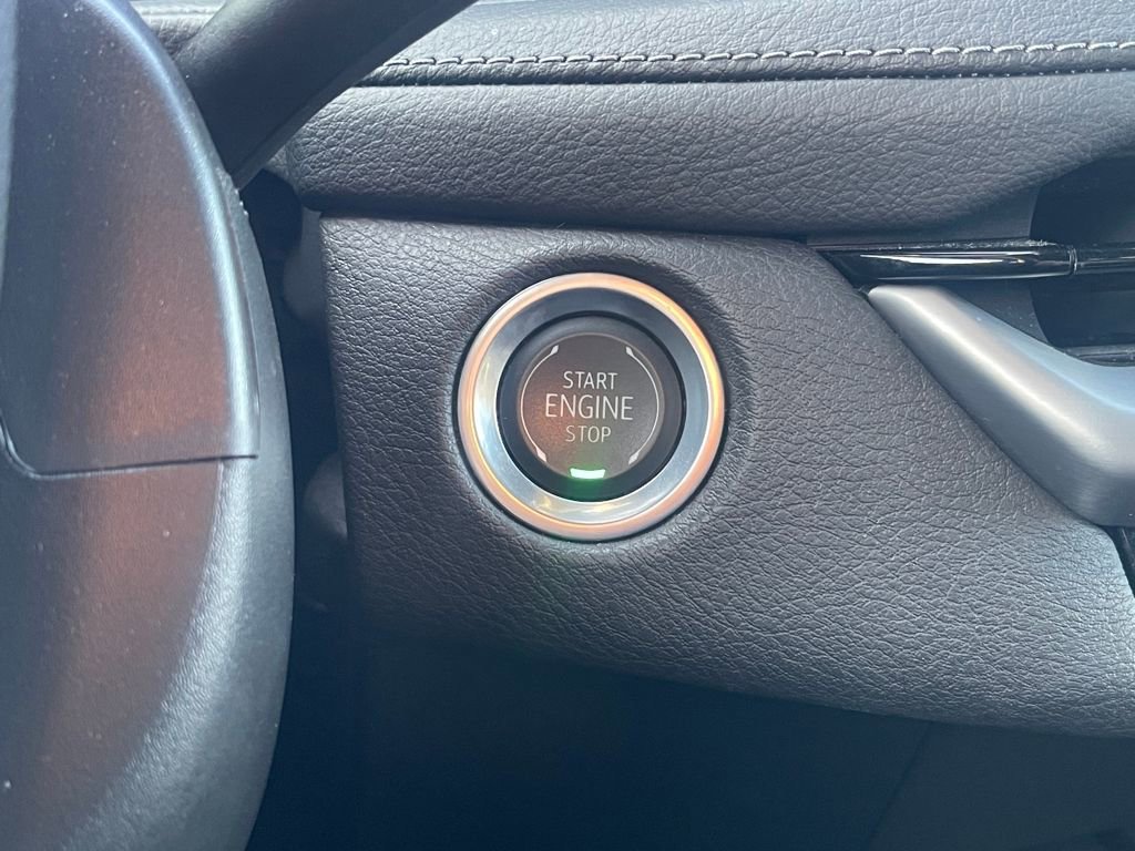 Used 2025 Cadillac XT4 Premium Luxury image 28