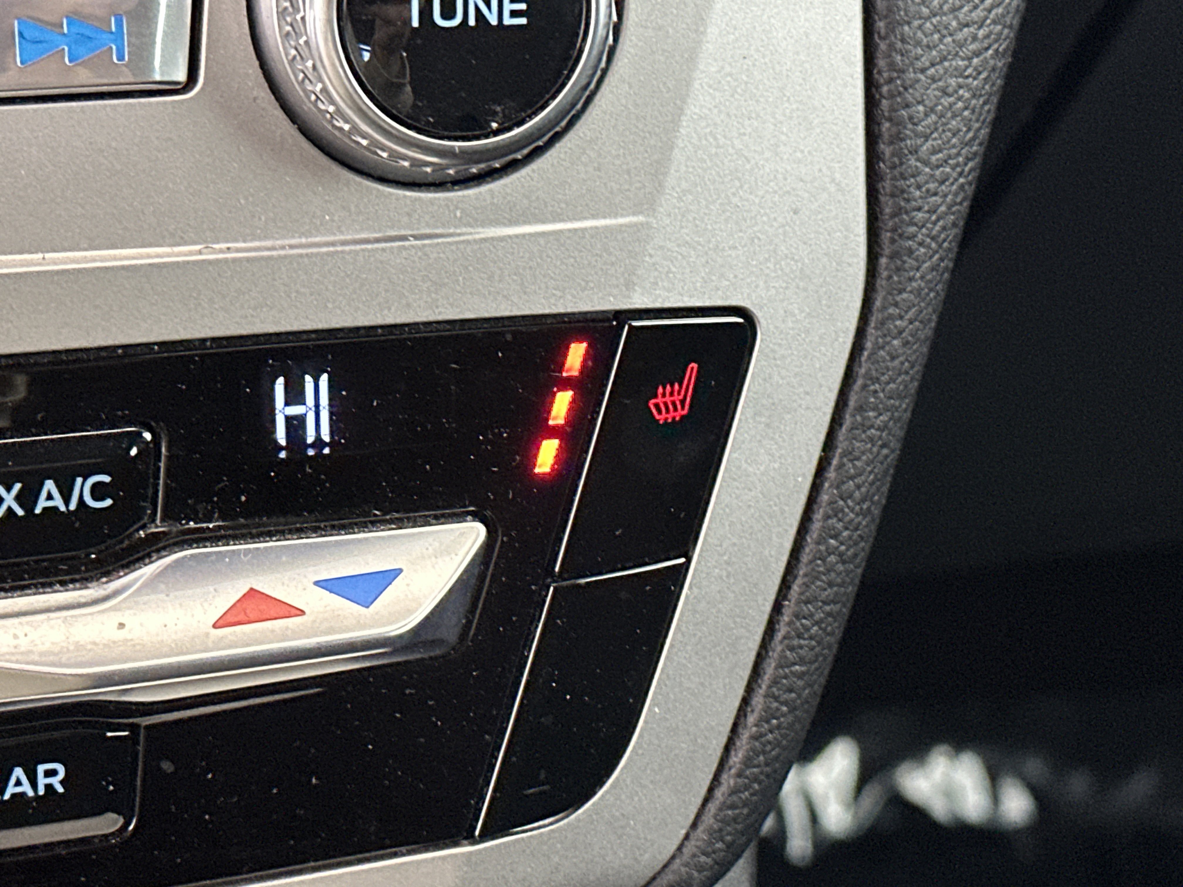 Used 2021 Ford Explorer XLT image 22