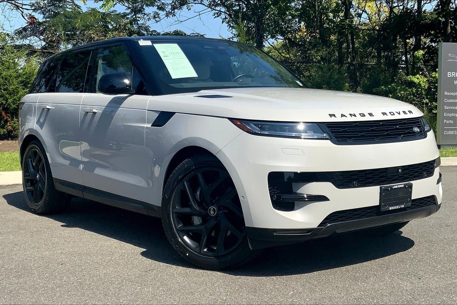 Used 2024 Land Rover Range Rover Sport SE AWD/4WD image 2