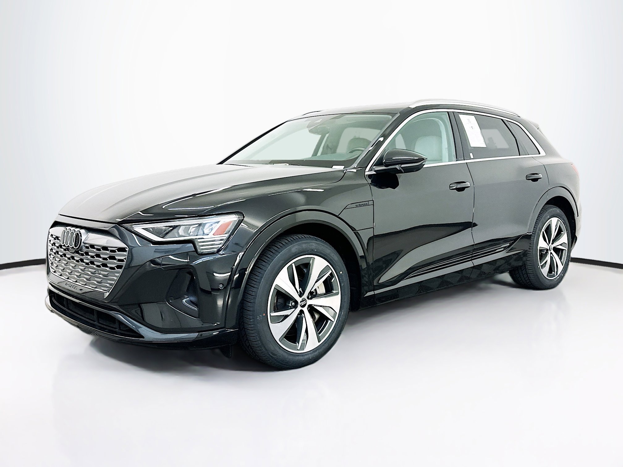 Used 2024 Audi Q8 e-tron Premium Plus w/ Premium Plus Package AWD/4WD image 3