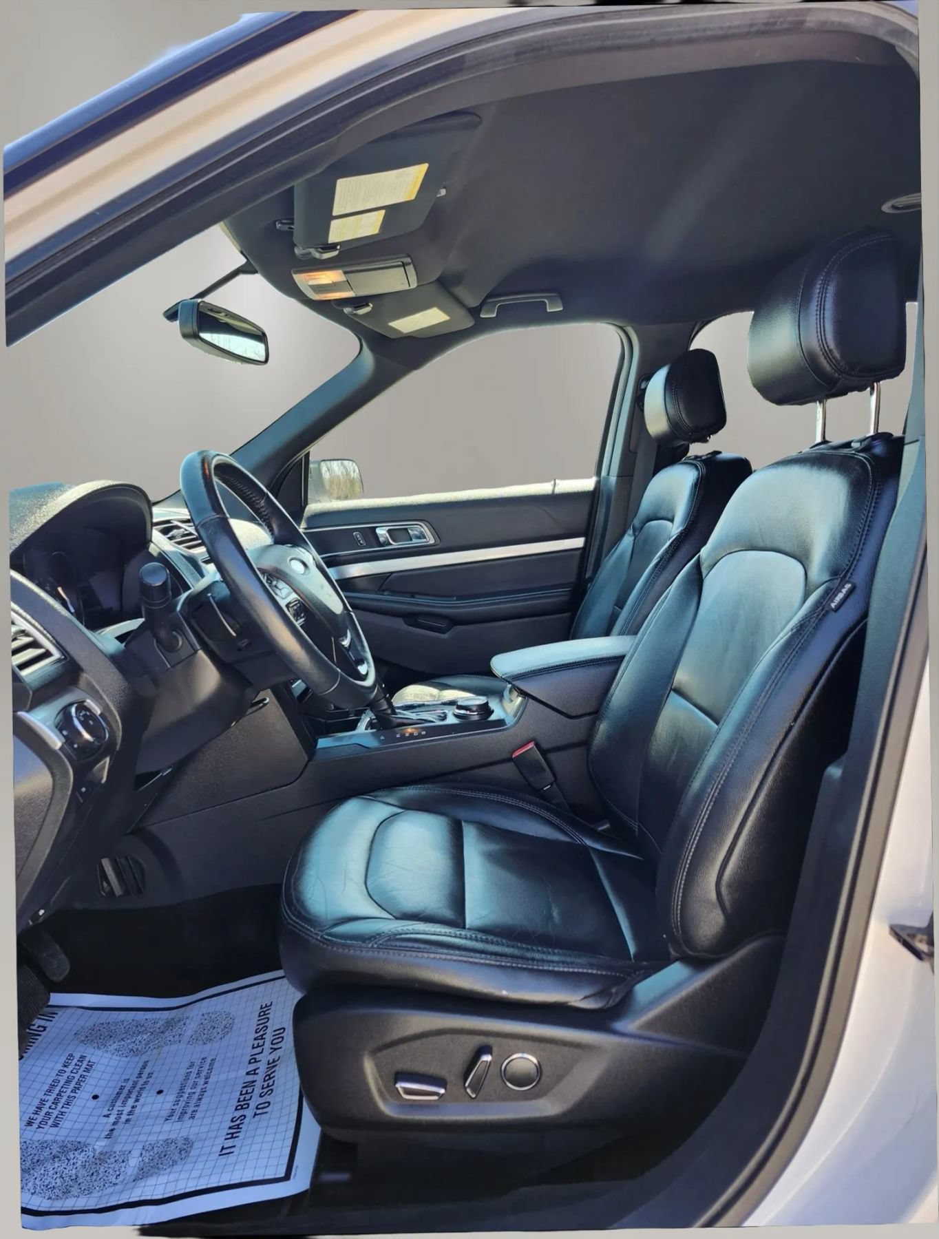 Used 2017 Ford Explorer XLT w/ Equipment Group 202A AWD/4WD image 12