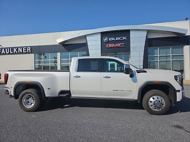 Used 2024 GMC Sierra 3500 Denali Ultimate AWD/4WD image 2