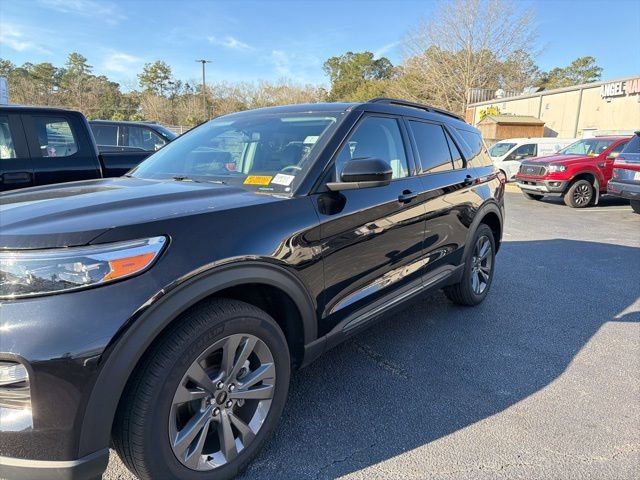 Used 2023 Ford Explorer XLT w/ Equipment Group 202A image 13