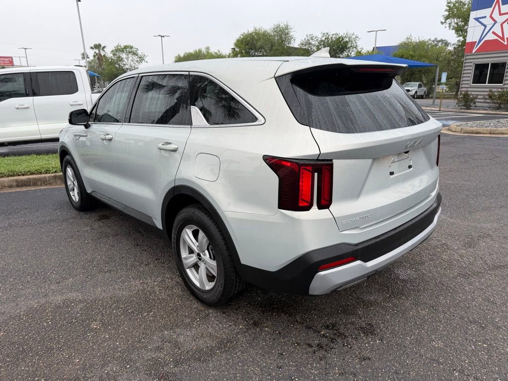 Used 2026 Kia Sorento LX image 4