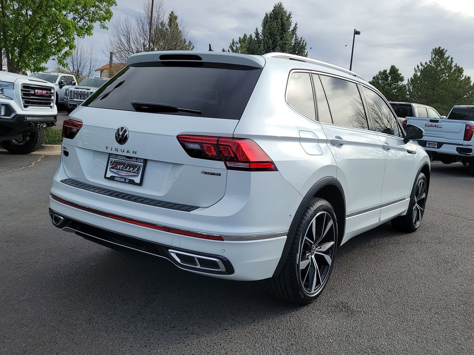 Used 2023 Volkswagen Tiguan SEL R-Line AWD/4WD image 3