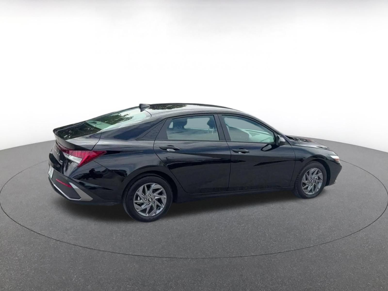 Used 2026 Hyundai Elantra Hybrid FWD image 13