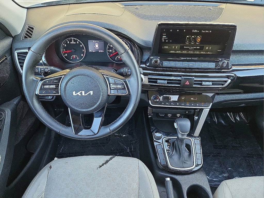 Used 2022 Kia Seltos EX image 17