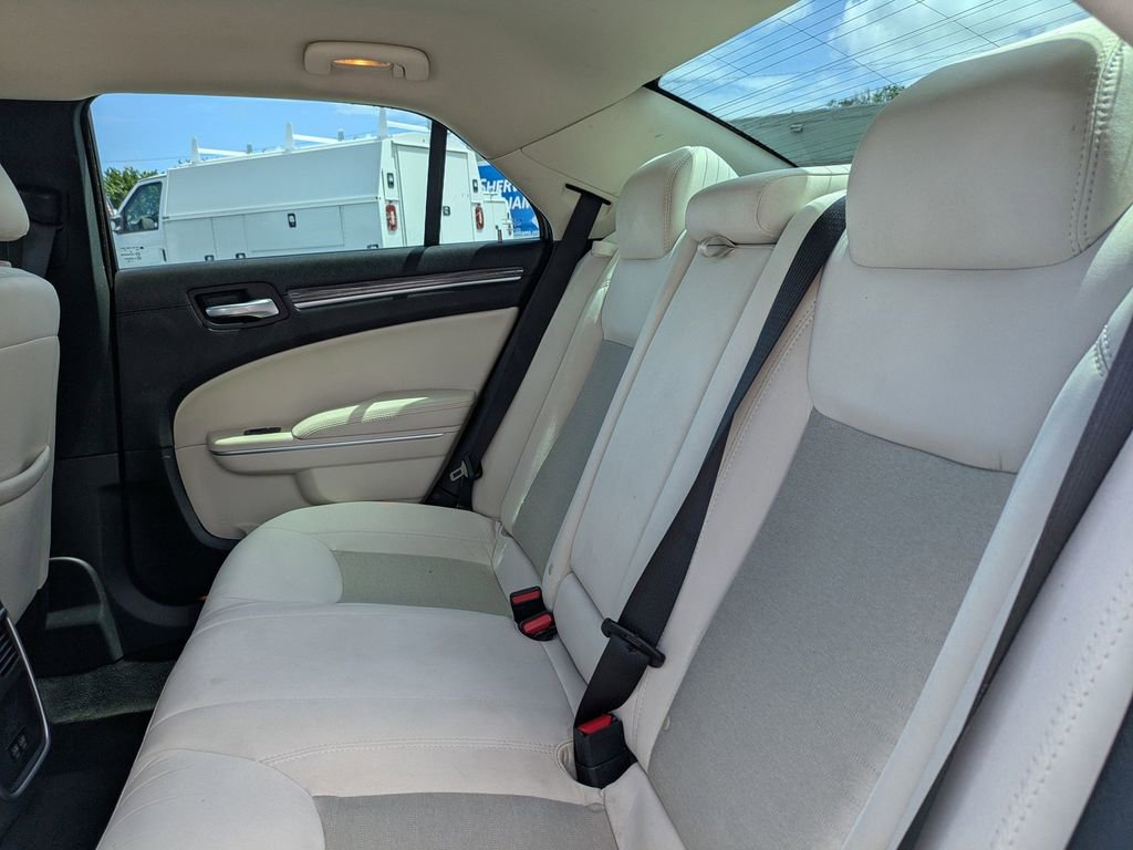 Used 2022 Chrysler 300 Touring RWD image 14