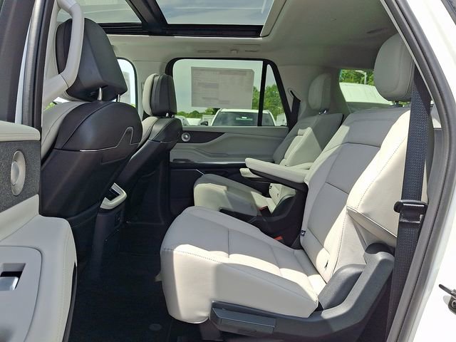 New 2026 Lincoln Navigator L Reserve w/ Jet Appearance Package AWD/4WD image 5