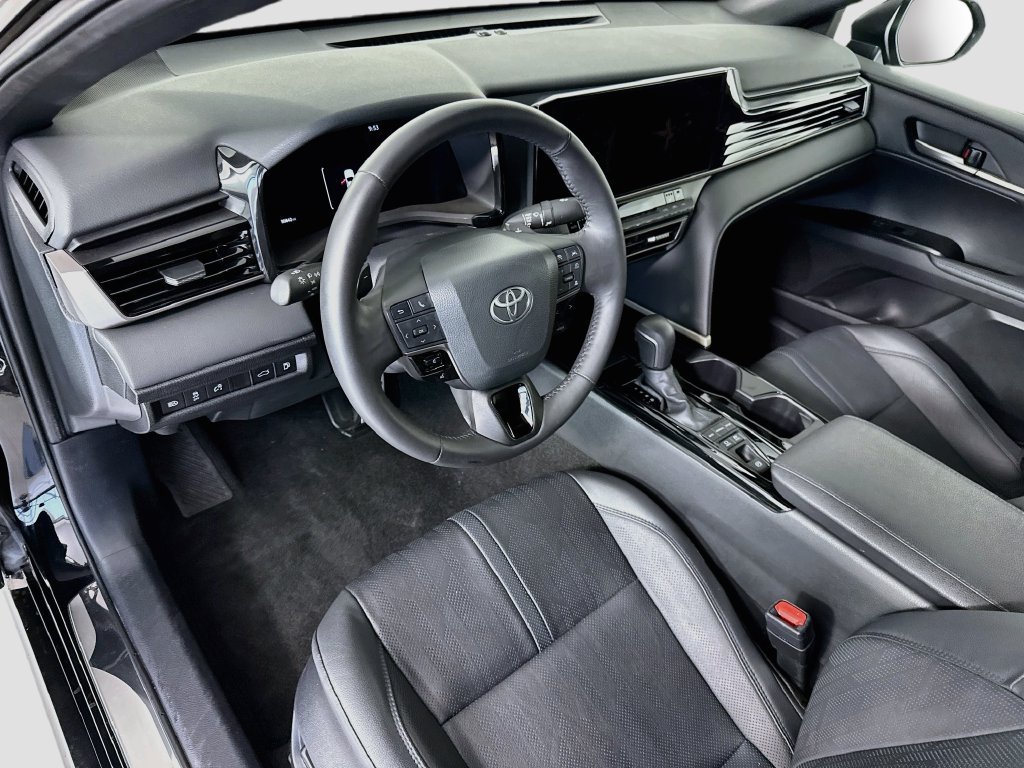 Used 2025 Toyota Camry XSE FWD image 9