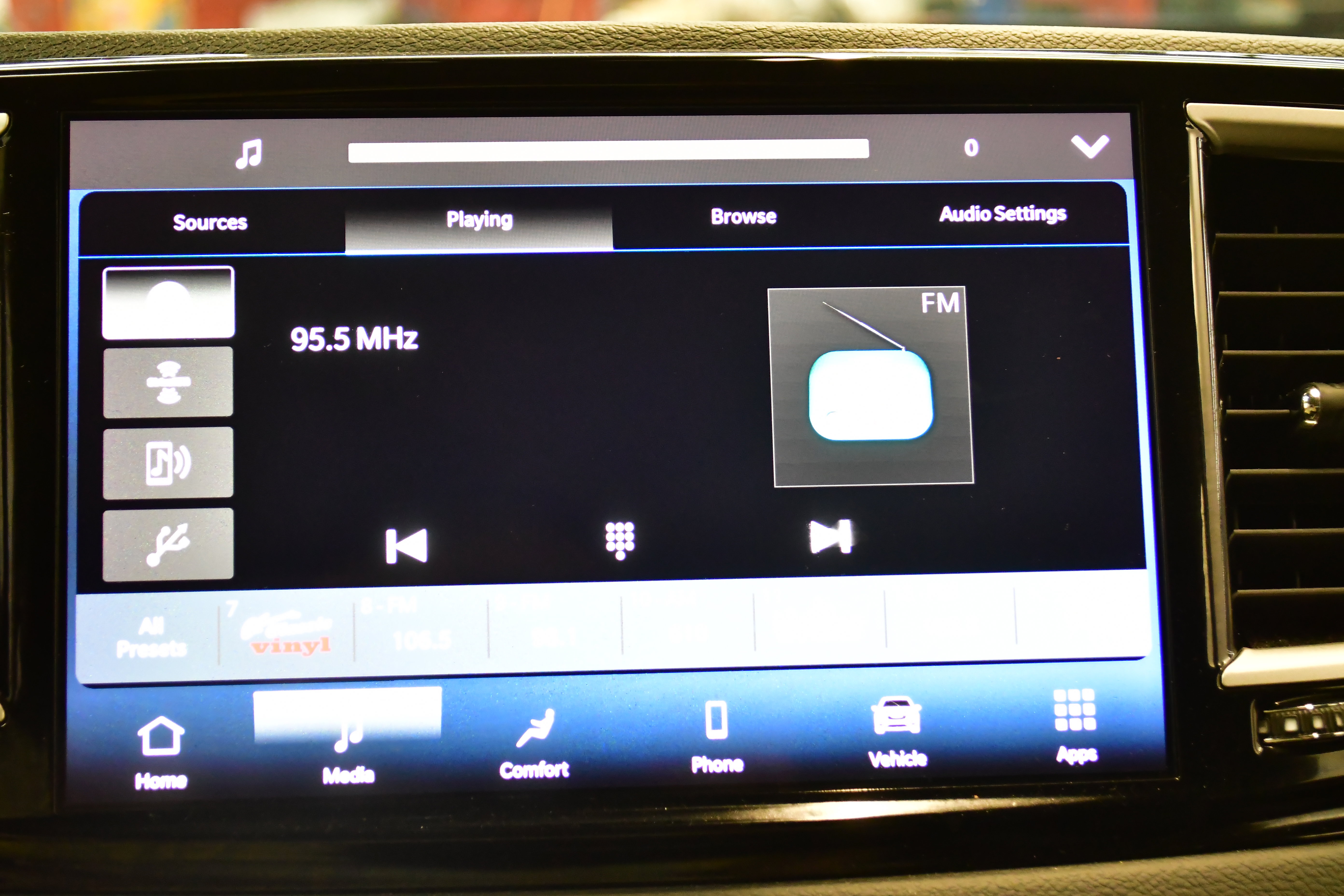 Used 2024 Chrysler Pacifica Touring-L FWD image 25