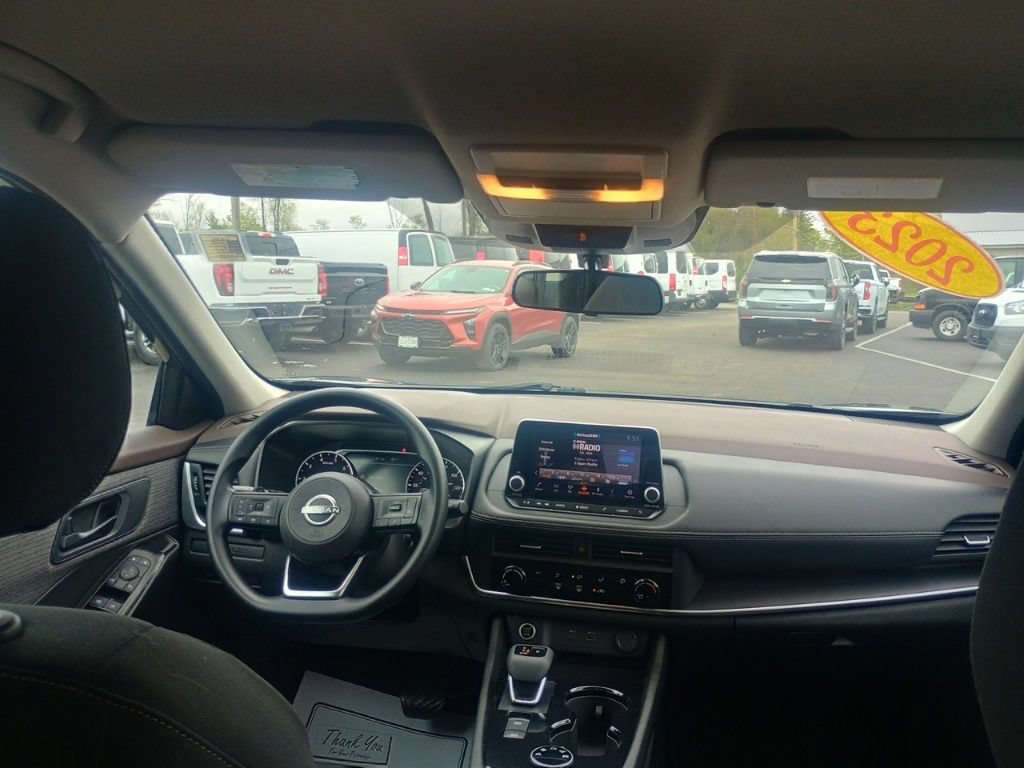 Used 2023 Nissan Rogue S AWD/4WD image 23