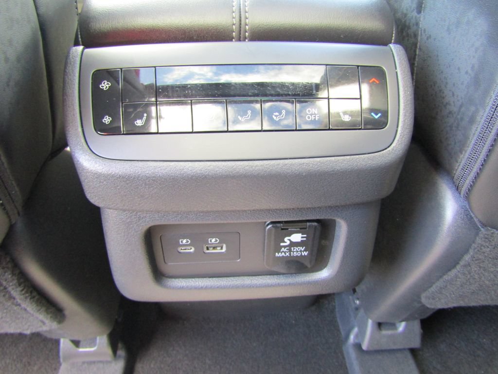 Used 2025 Nissan Pathfinder Platinum w/ Cargo Package AWD/4WD image 17