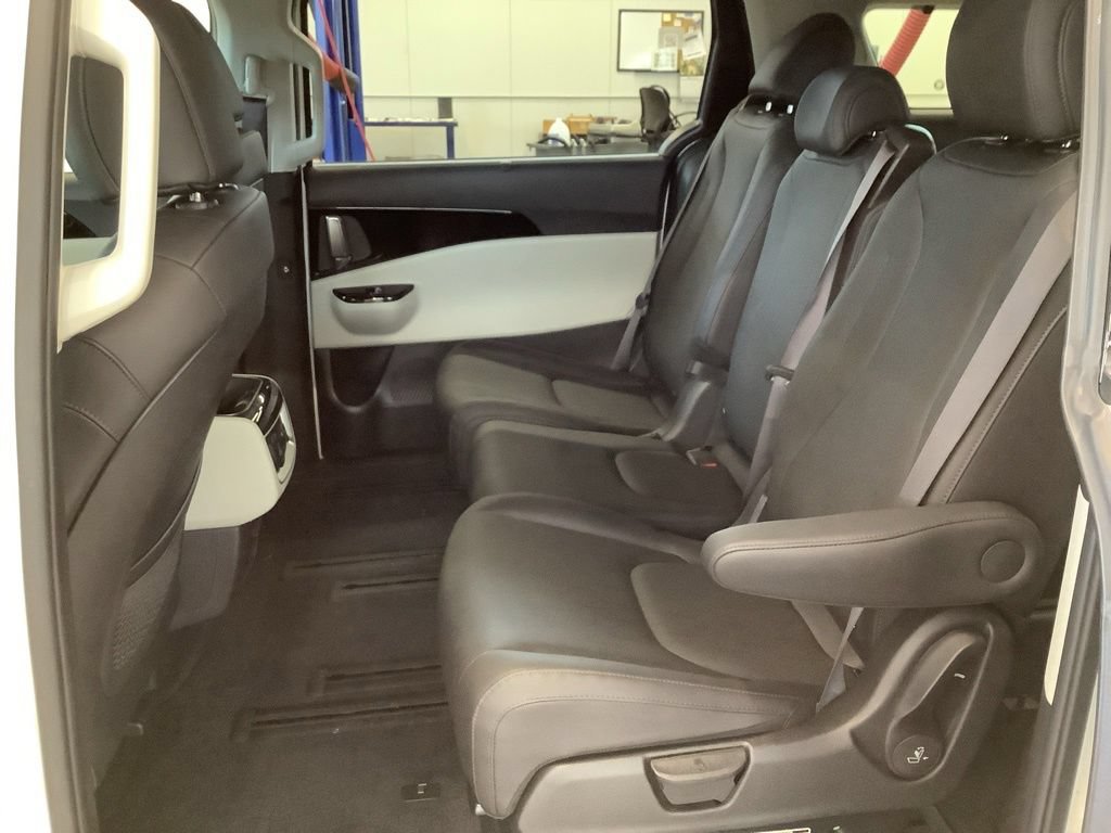 Certified 2024 Kia Carnival SX FWD image 23