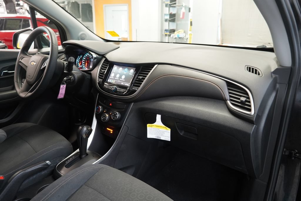 Used 2020 Chevrolet Trax LS FWD image 32