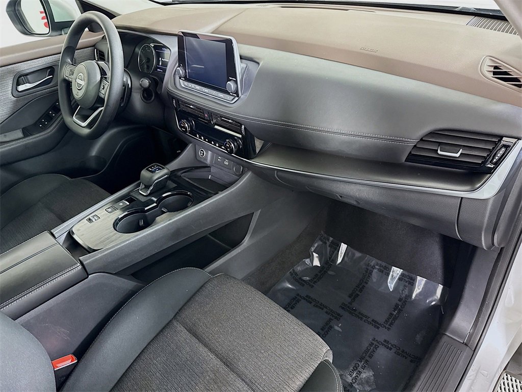 Certified 2022 Nissan Rogue SV image 29