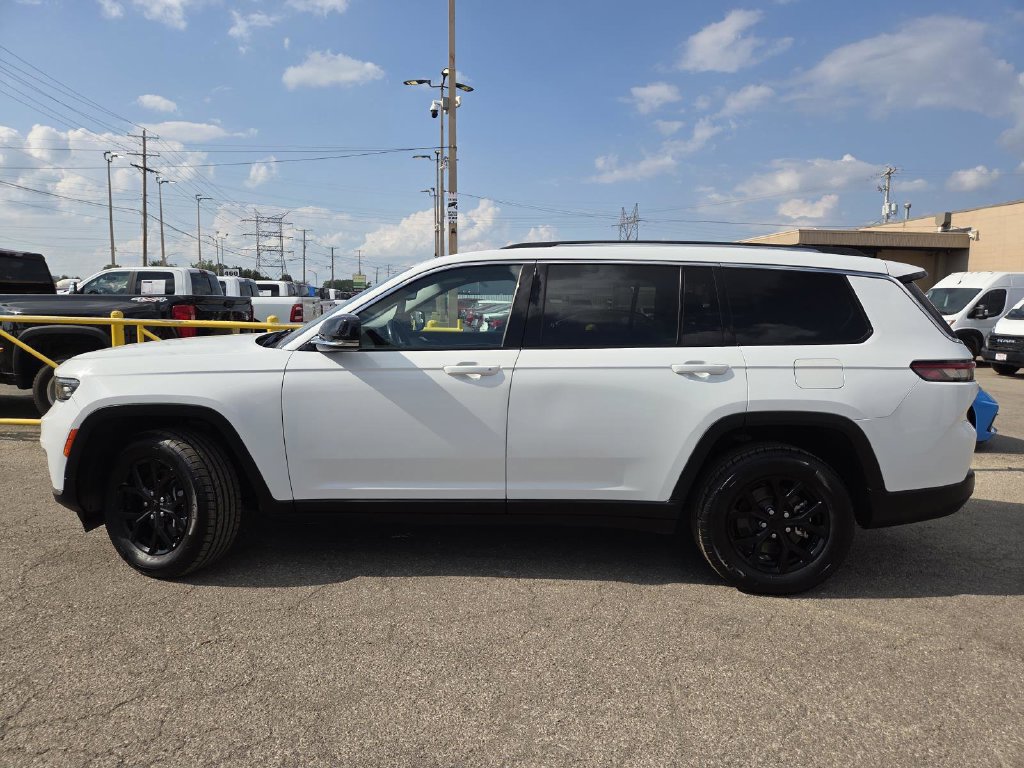 Used 2022 Jeep Grand Cherokee L Limited AWD/4WD image 11