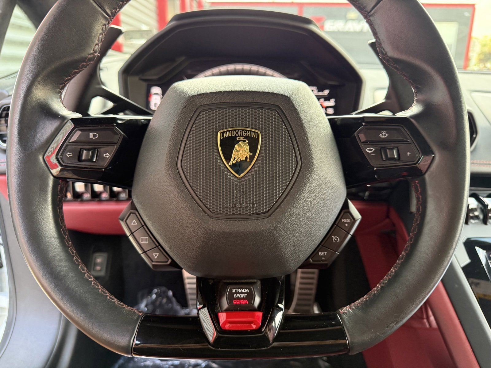 Used 2021 Lamborghini Huracan EVO image 17