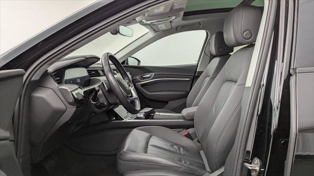 Used 2021 Audi e-tron Premium w/ Convenience Plus Package image 11